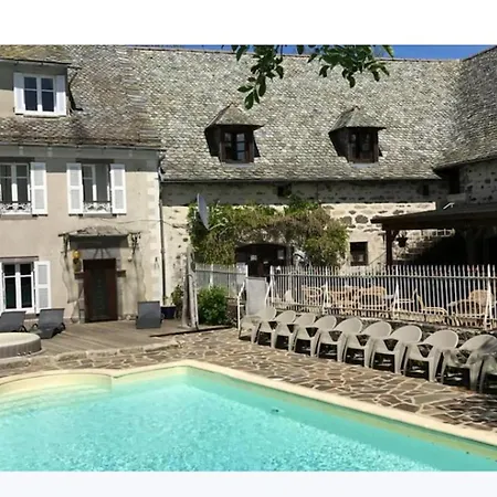 Confortable En Campagne A Avec Piscine Argences-en-Aubrac