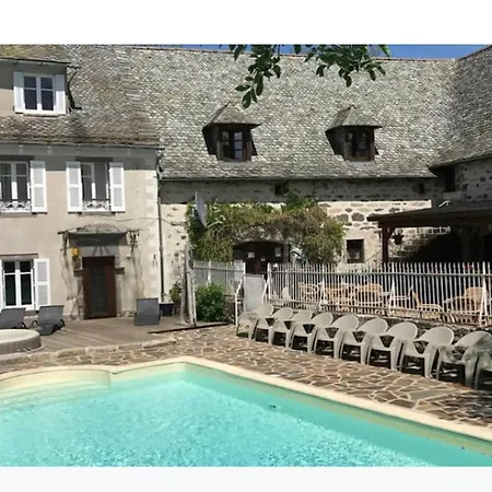 Confortable En Campagne A Avec Piscine Argences-en-Aubrac