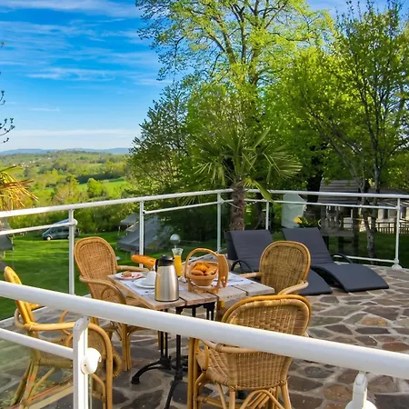 Ferienhaus Confortable En Campagne A Avec Piscine Argences-en-Aubrac